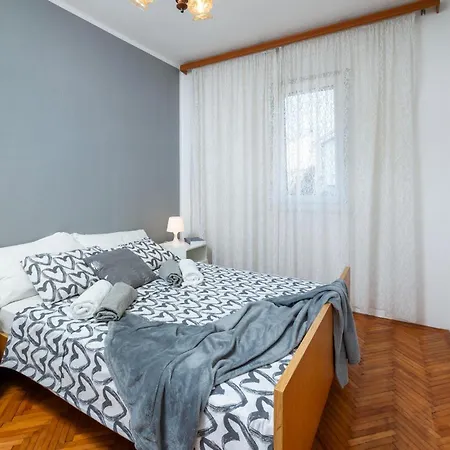 Apartamento Front In With Wifi Pula