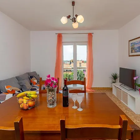 Cozy In With Wifi Apartament *