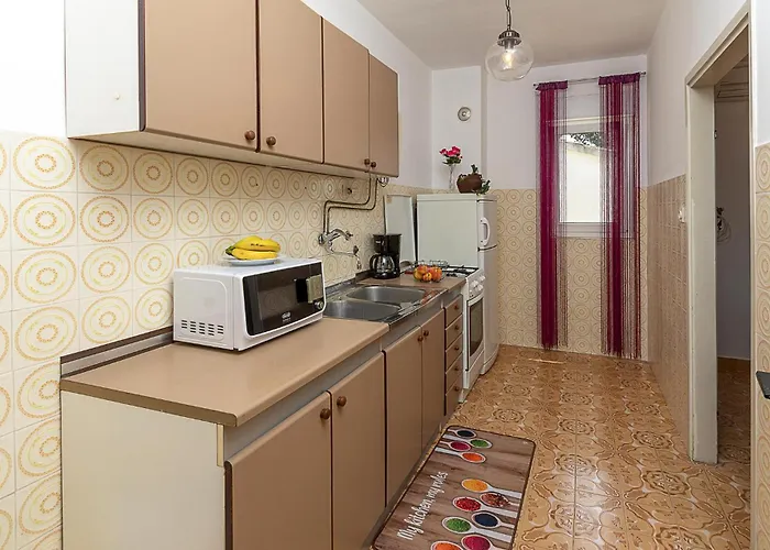 Front In With Wifi Apartment Pula