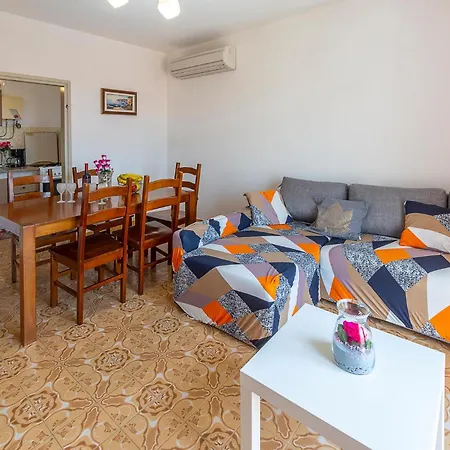 Front In With Wifi Appartement Pula